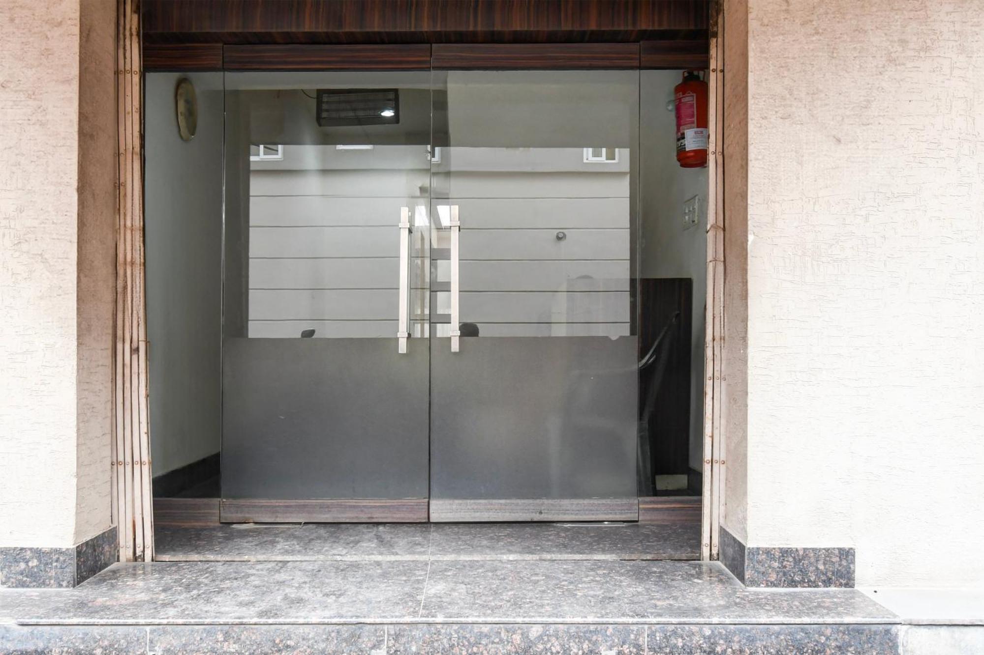 Super Townhouse Harmu Road Formerly Elite City Ранчи Екстериор снимка