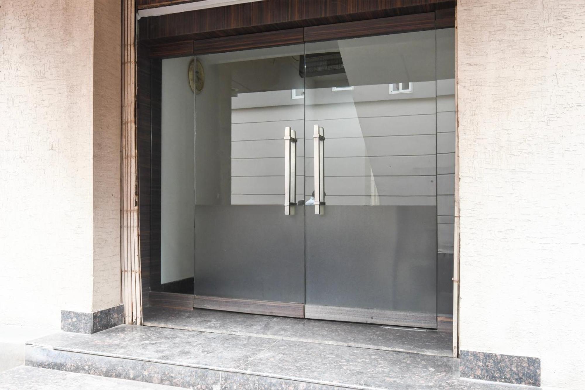 Super Townhouse Harmu Road Formerly Elite City Ранчи Екстериор снимка